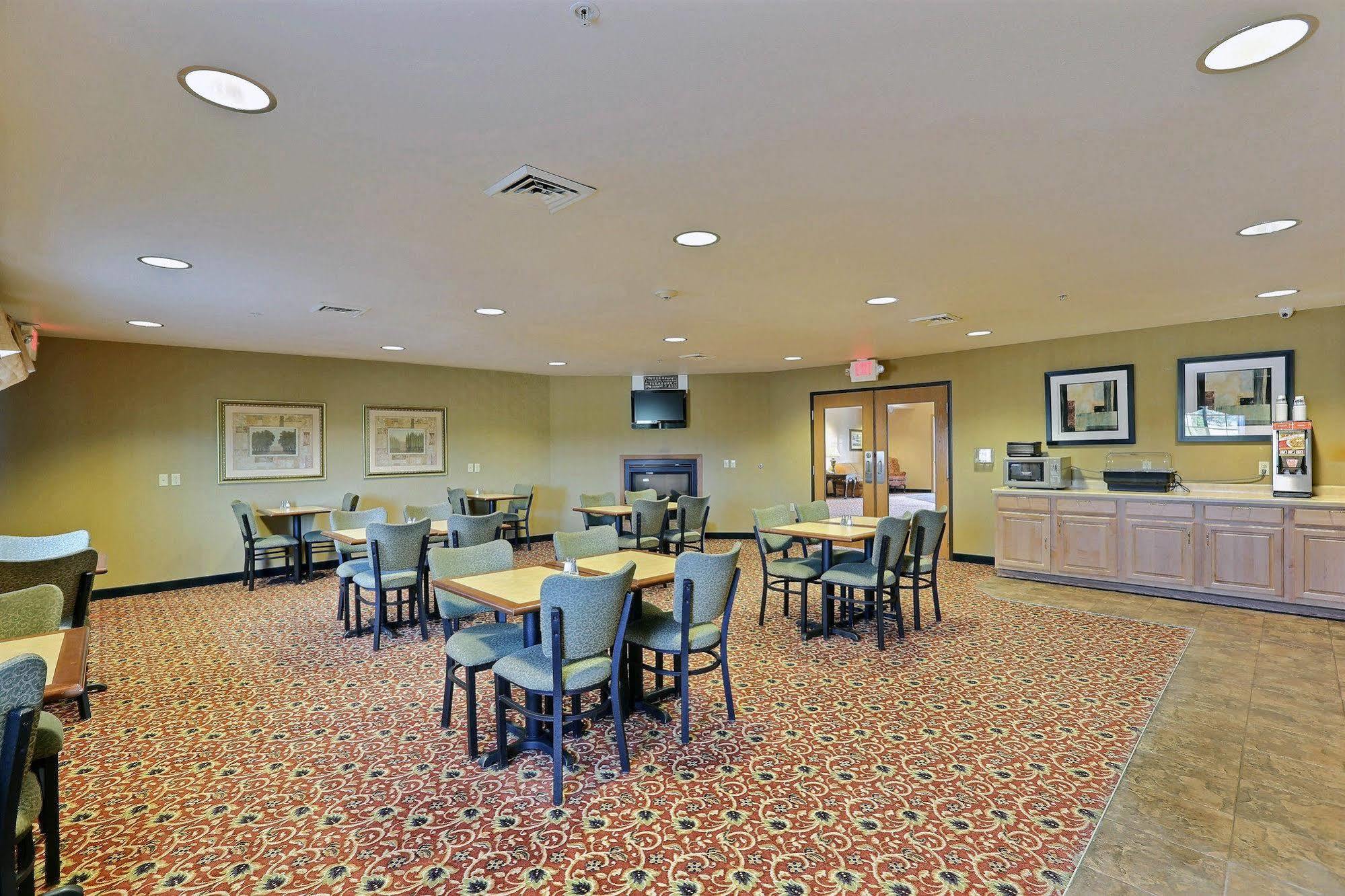 Boarders Inn & Suites By Cobblestone Hotels - Shawano Exterior foto